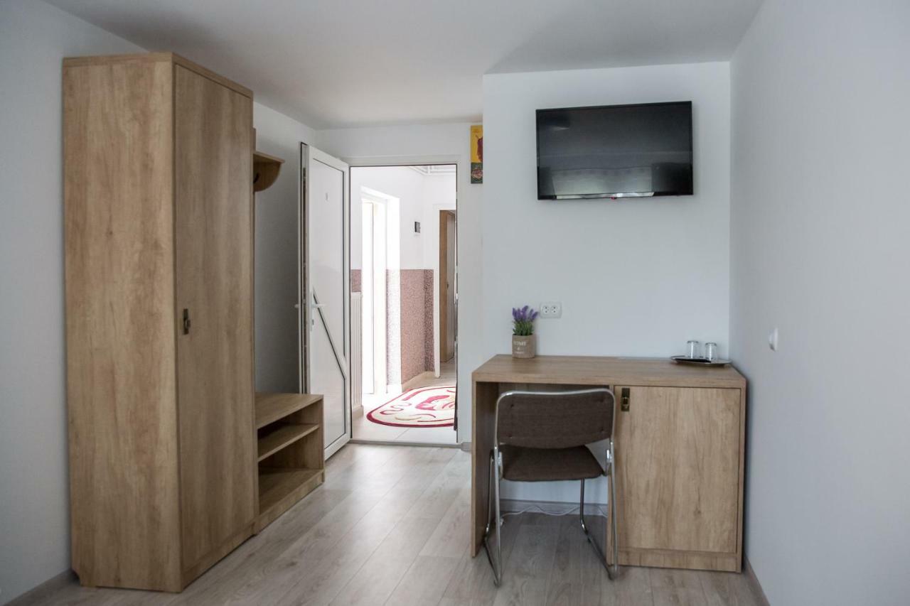 Casa Burduhos Hotel Câmpulung Moldovenesc Eksteriør billede