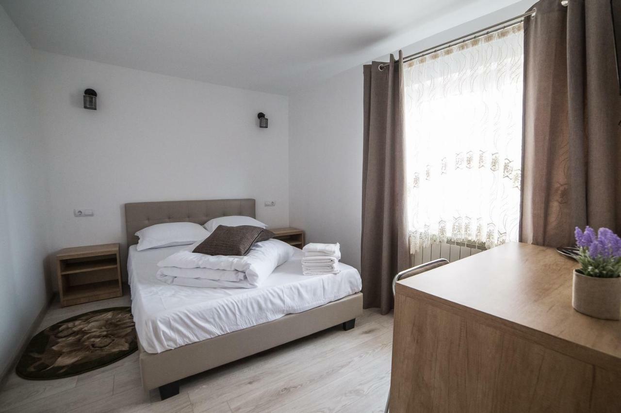 Casa Burduhos Hotel Câmpulung Moldovenesc Eksteriør billede