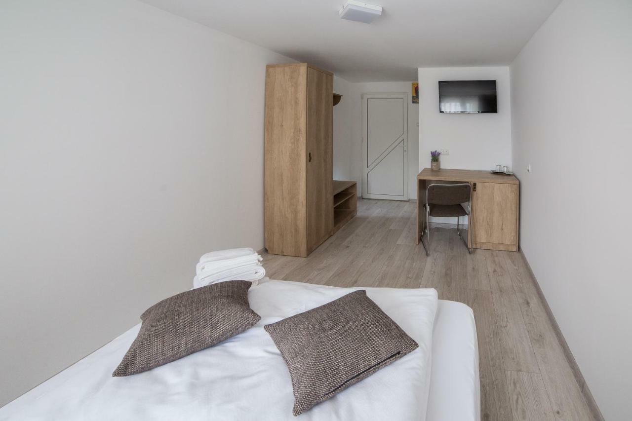 Casa Burduhos Hotel Câmpulung Moldovenesc Eksteriør billede