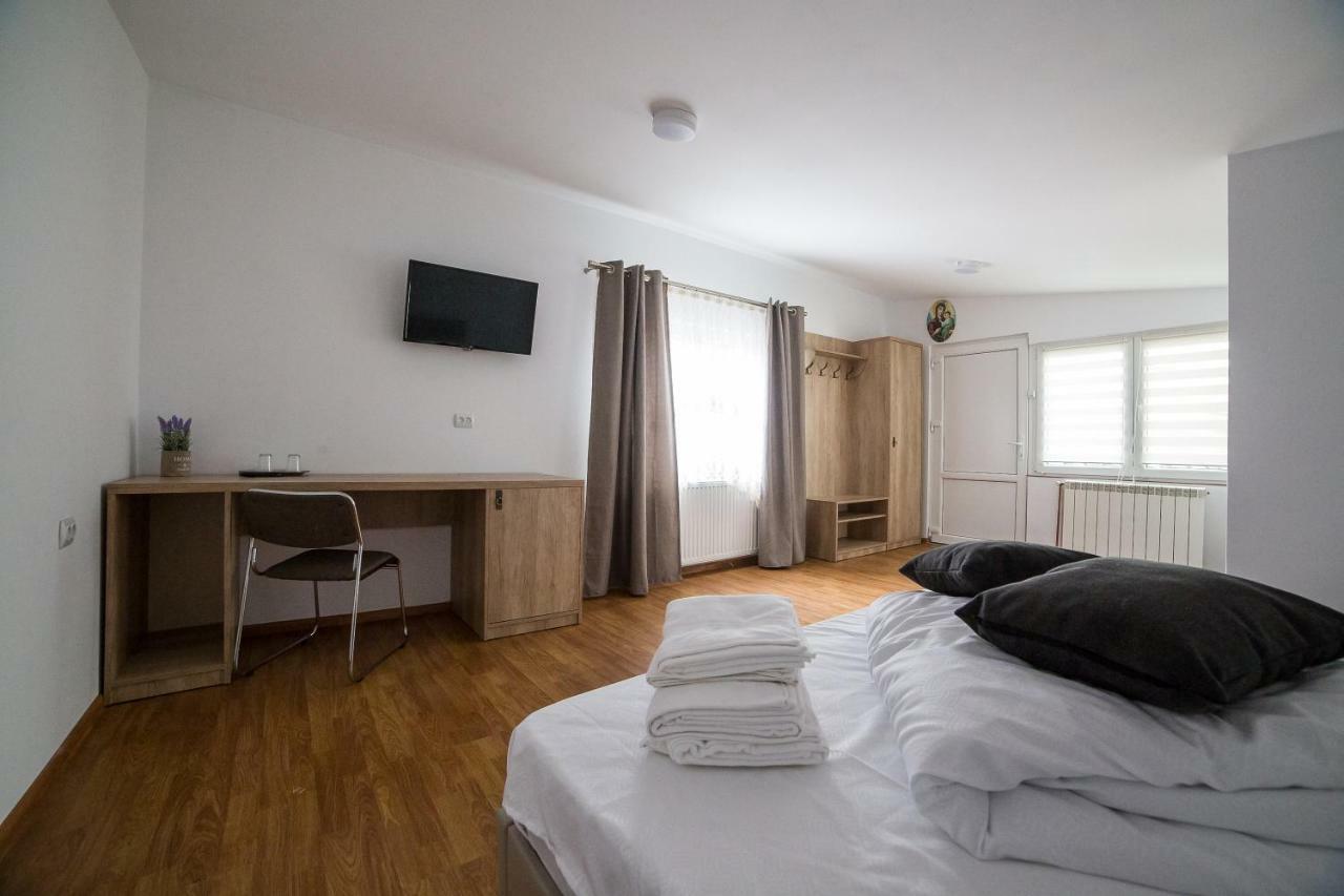 Casa Burduhos Hotel Câmpulung Moldovenesc Eksteriør billede