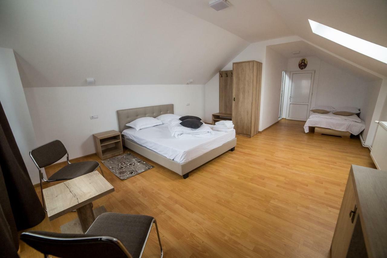 Casa Burduhos Hotel Câmpulung Moldovenesc Eksteriør billede