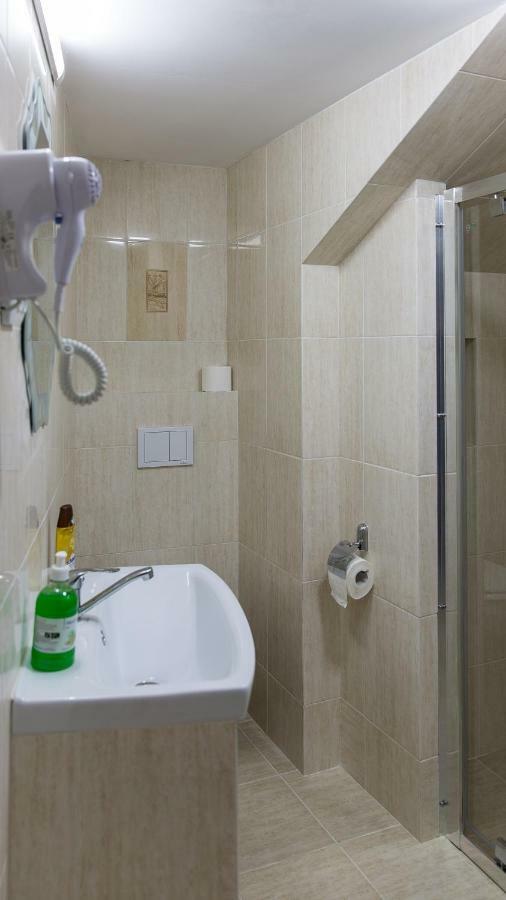 Casa Burduhos Hotel Câmpulung Moldovenesc Eksteriør billede