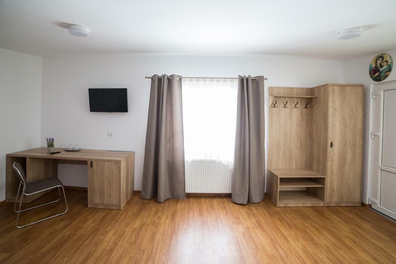 Casa Burduhos Hotel Câmpulung Moldovenesc Eksteriør billede