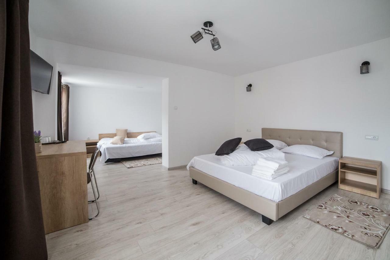 Casa Burduhos Hotel Câmpulung Moldovenesc Eksteriør billede